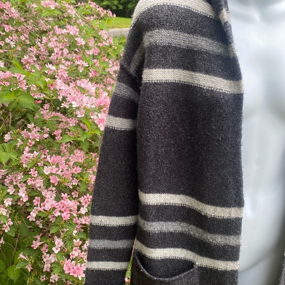 XS TAHARI wool blend hooded sweater - Picture 7 of 8